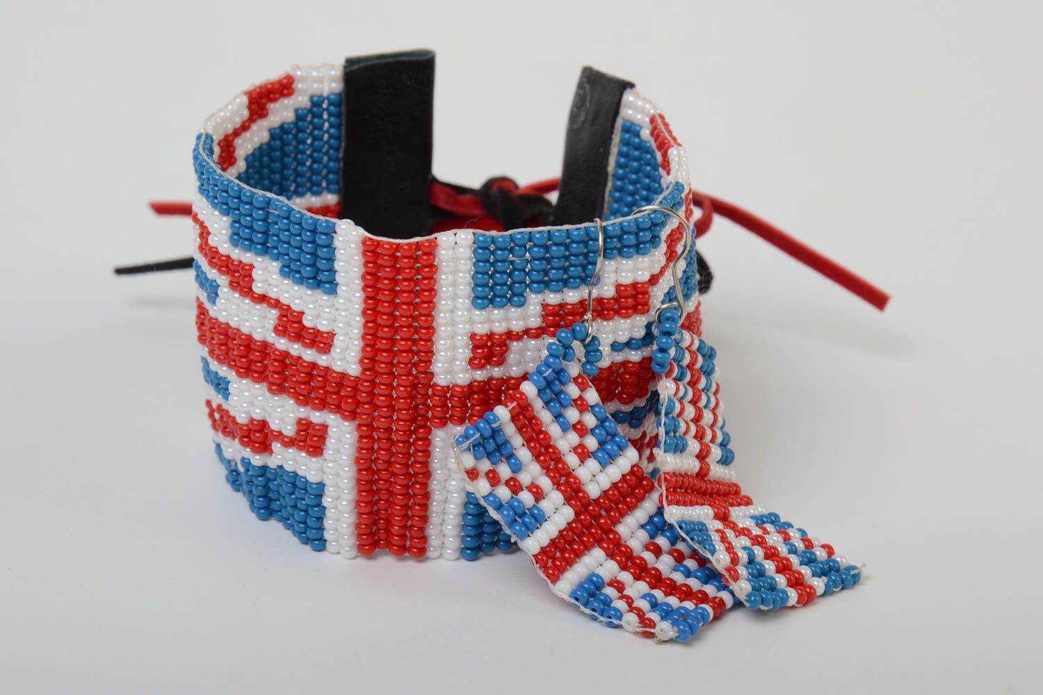 Handgemachtes Schmucksachen Set Collier und Ohrringe aus Glasperlen mit Britischer Flagge und Armband foto 4