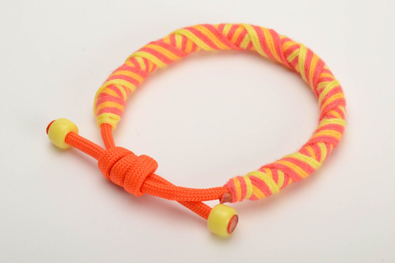 Плетеный браслет из американского шнурка паракорда хэнд мэйд оранжево-желтый фото 2