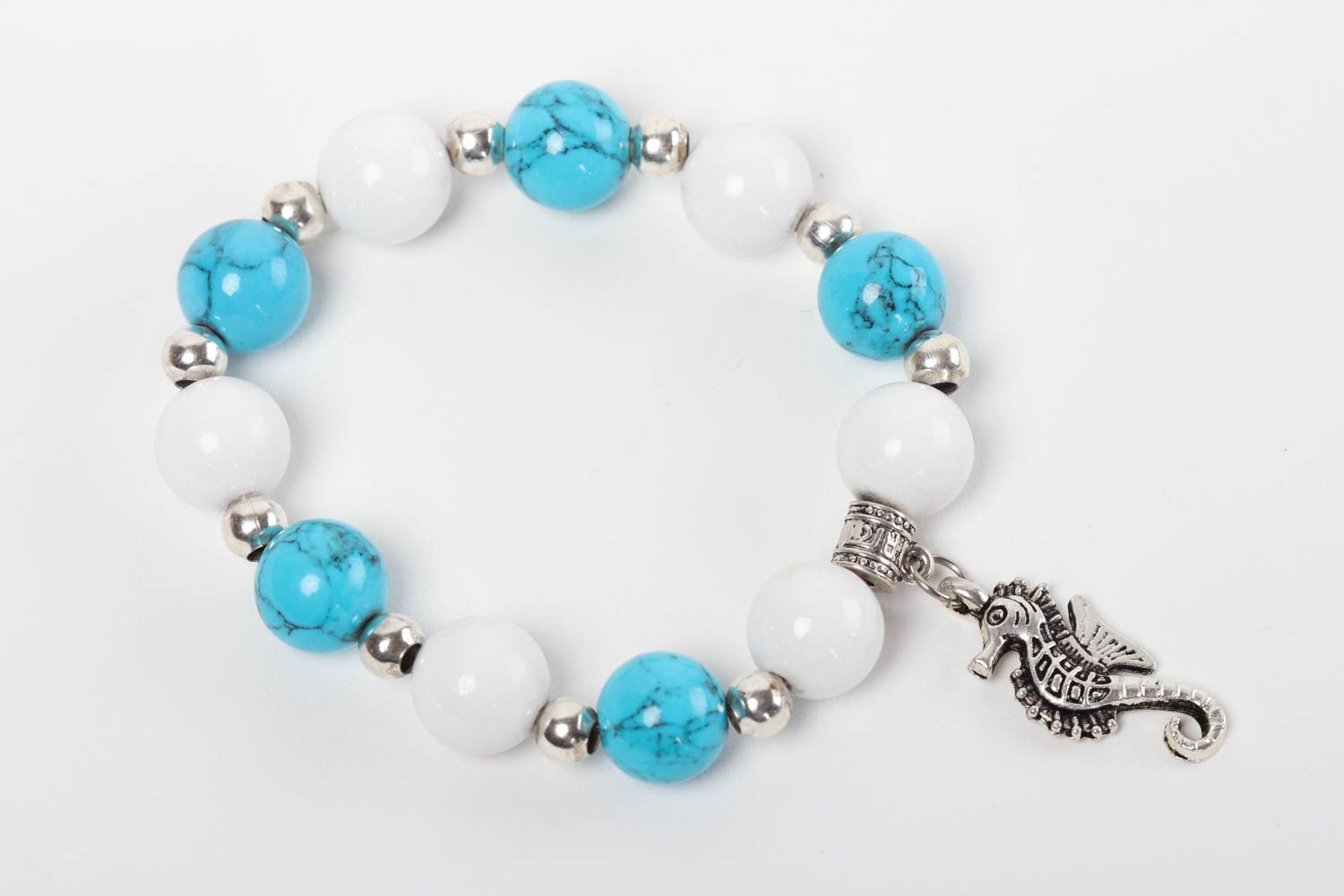 Bracelet en pierres fait main Bijou fantaisie d'agate et de turquoise blanc bleu photo 2