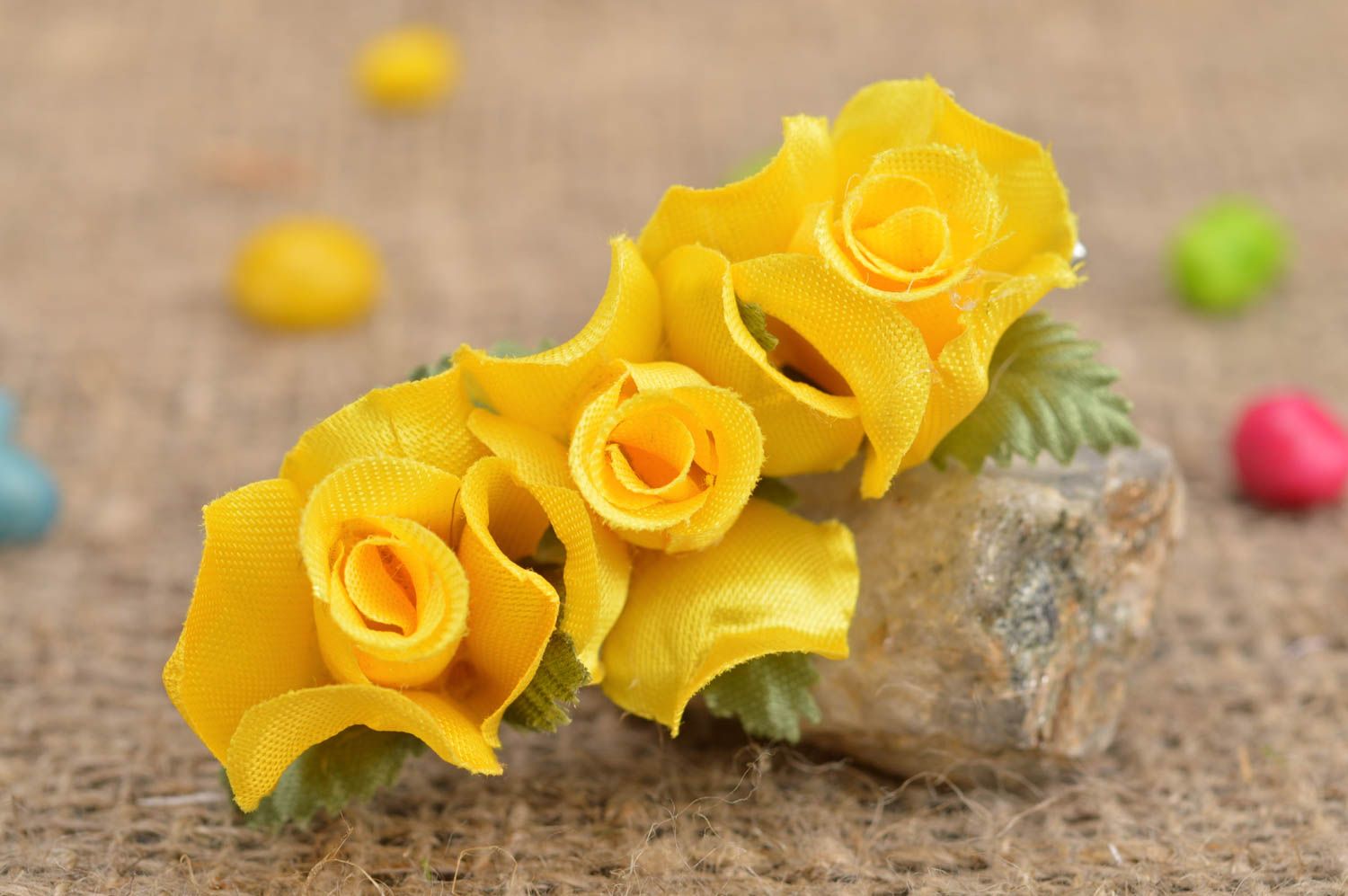 Pince à cheveux jaune fleurs de roses en tissu original belle faite main photo 1