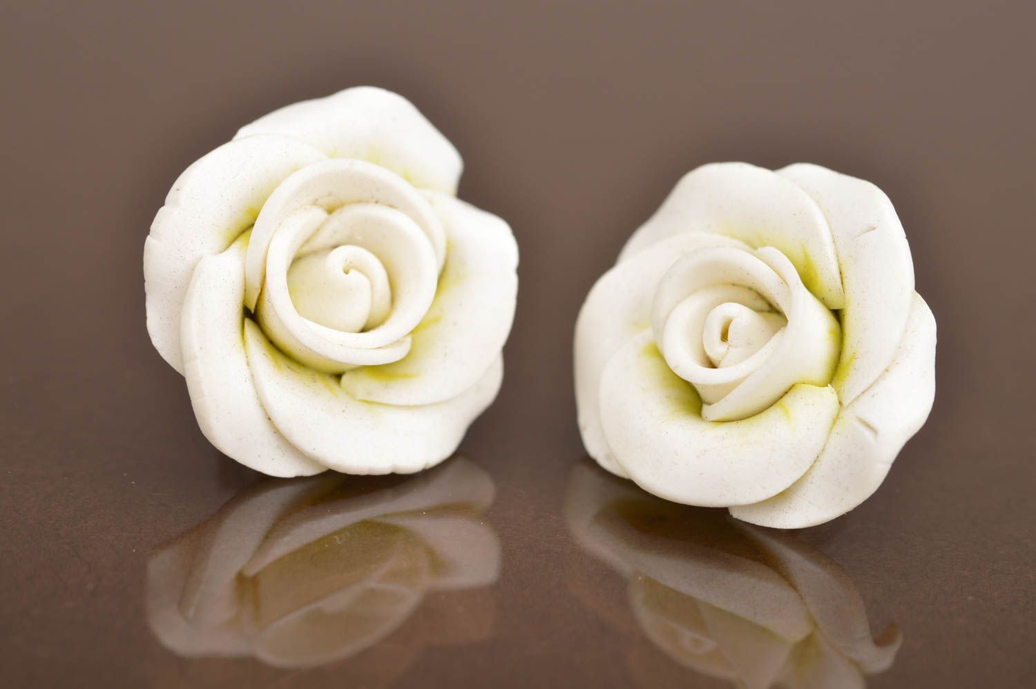 Handmade cute stud earrings made of polymer clay in shape of white roses photo 4