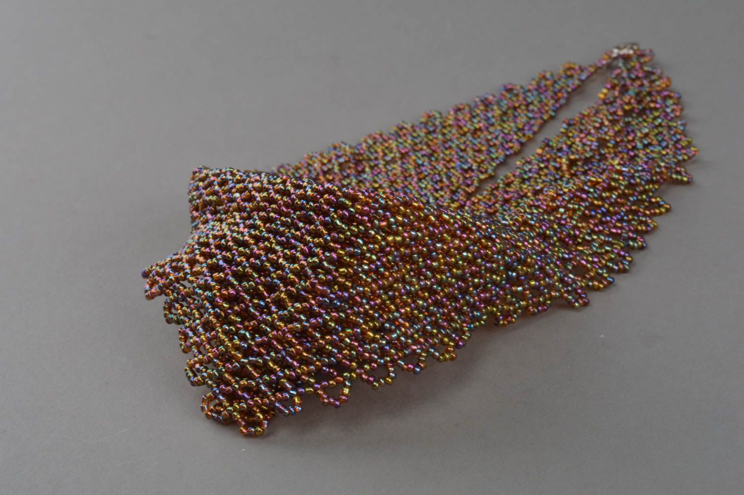 Handgemachtes stilvolles Designer Collier aus Glasperlen in Form vom Halstuch foto 5