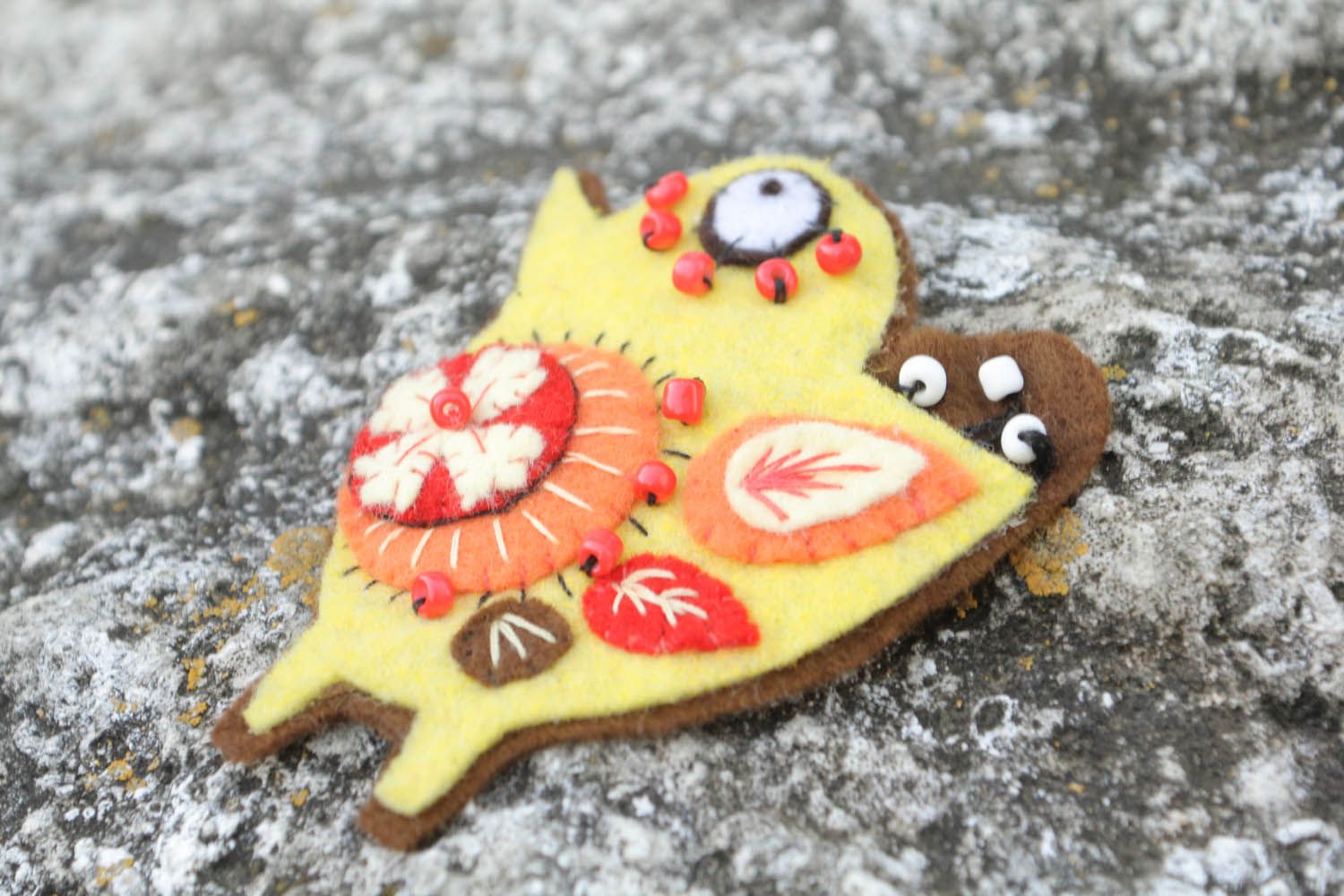 Brooch made of felt and wool photo 4