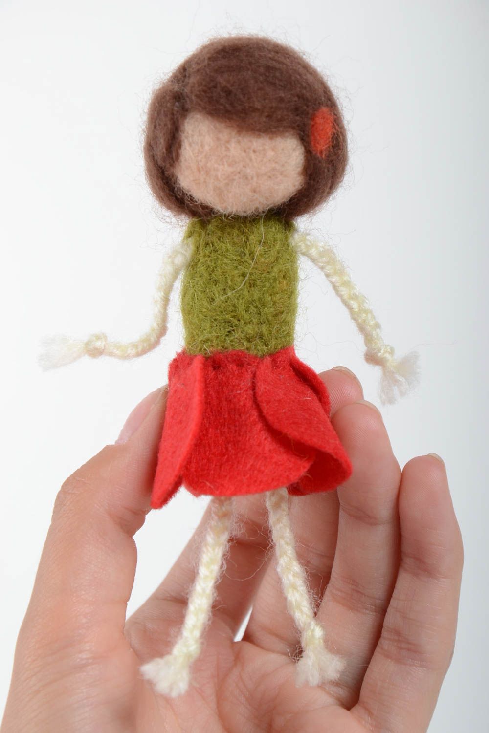 Игрушка из натуральной шерсти в технике сухого валяния ручной работы Куколка фото 2
