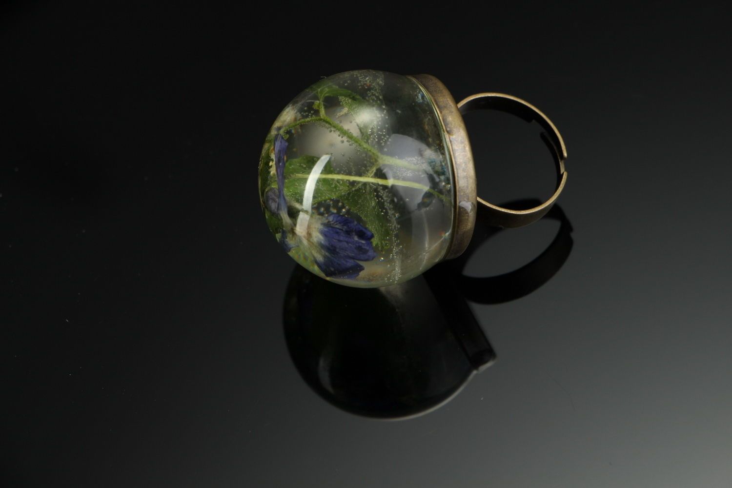 Ring with natural flowers coated with epoxy photo 4