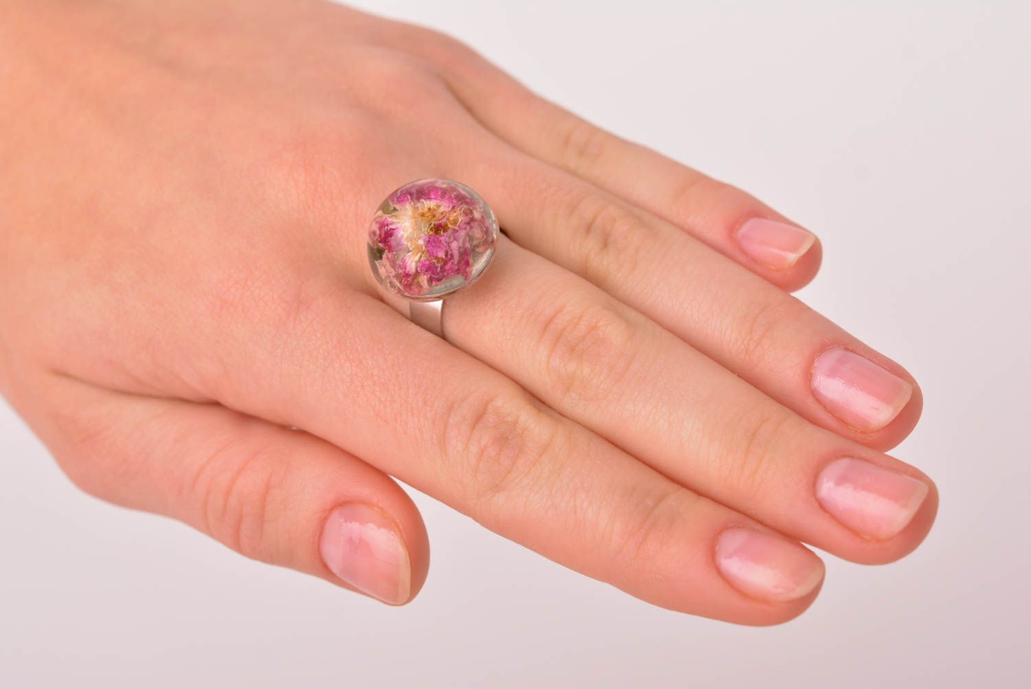 Кольцо ручной работы кольцо из эпоксидной смолы женское кольцо с цветком фото 3