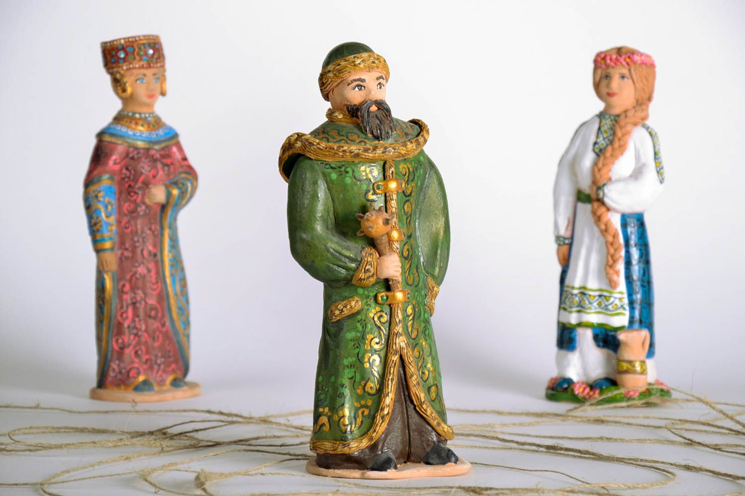 Estatueta decorativa artesanal de argila decoração do interior com figuras de cerâmica foto 1