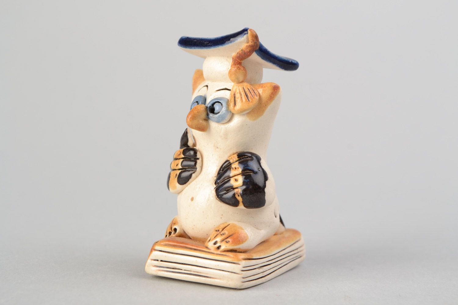 Figurine en céramique avec peinture faite main hibou sur un livre souvenir photo 4