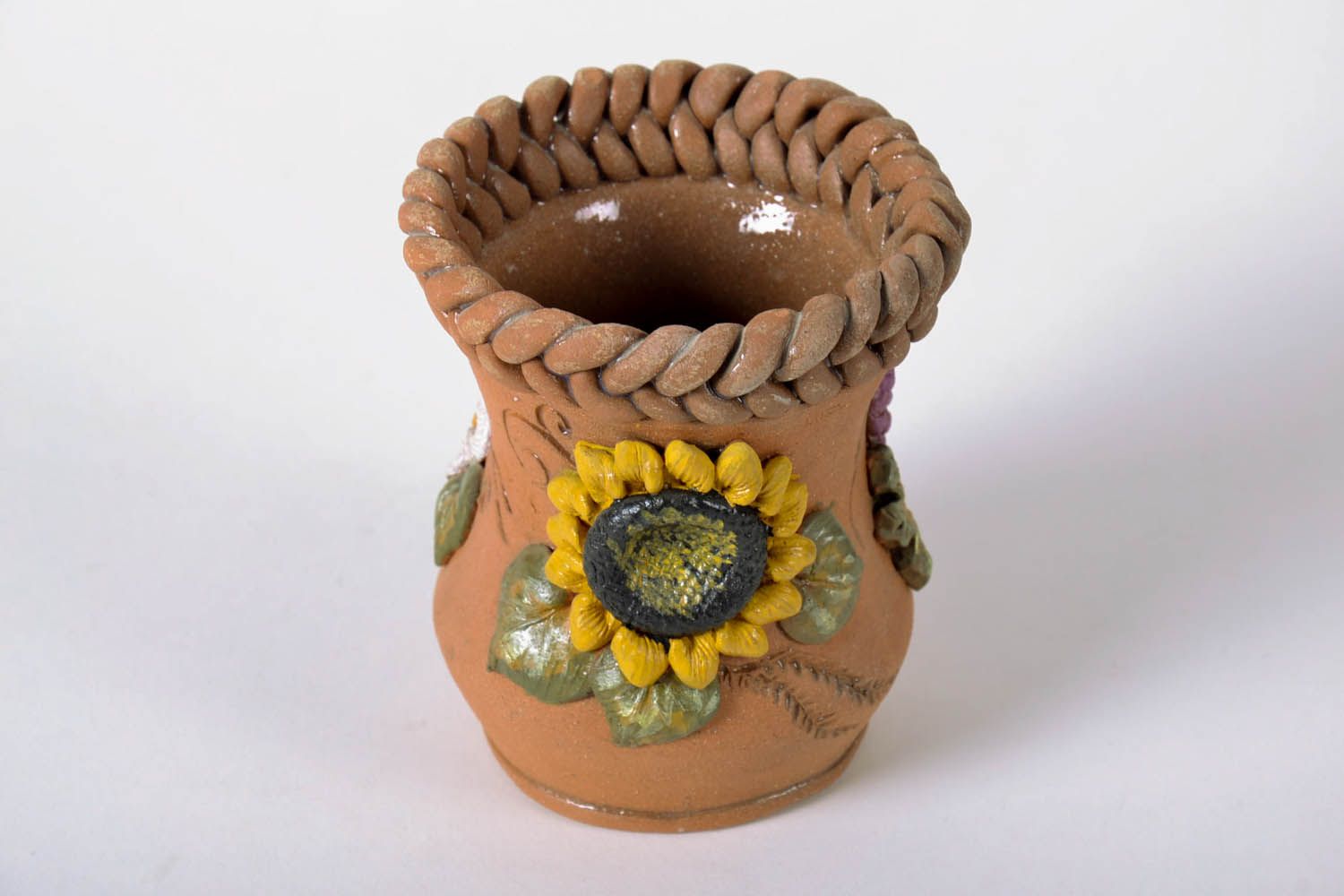 Vaso de cerâmica para decoração feito de barro e pintado com tintas acrílicas foto 3