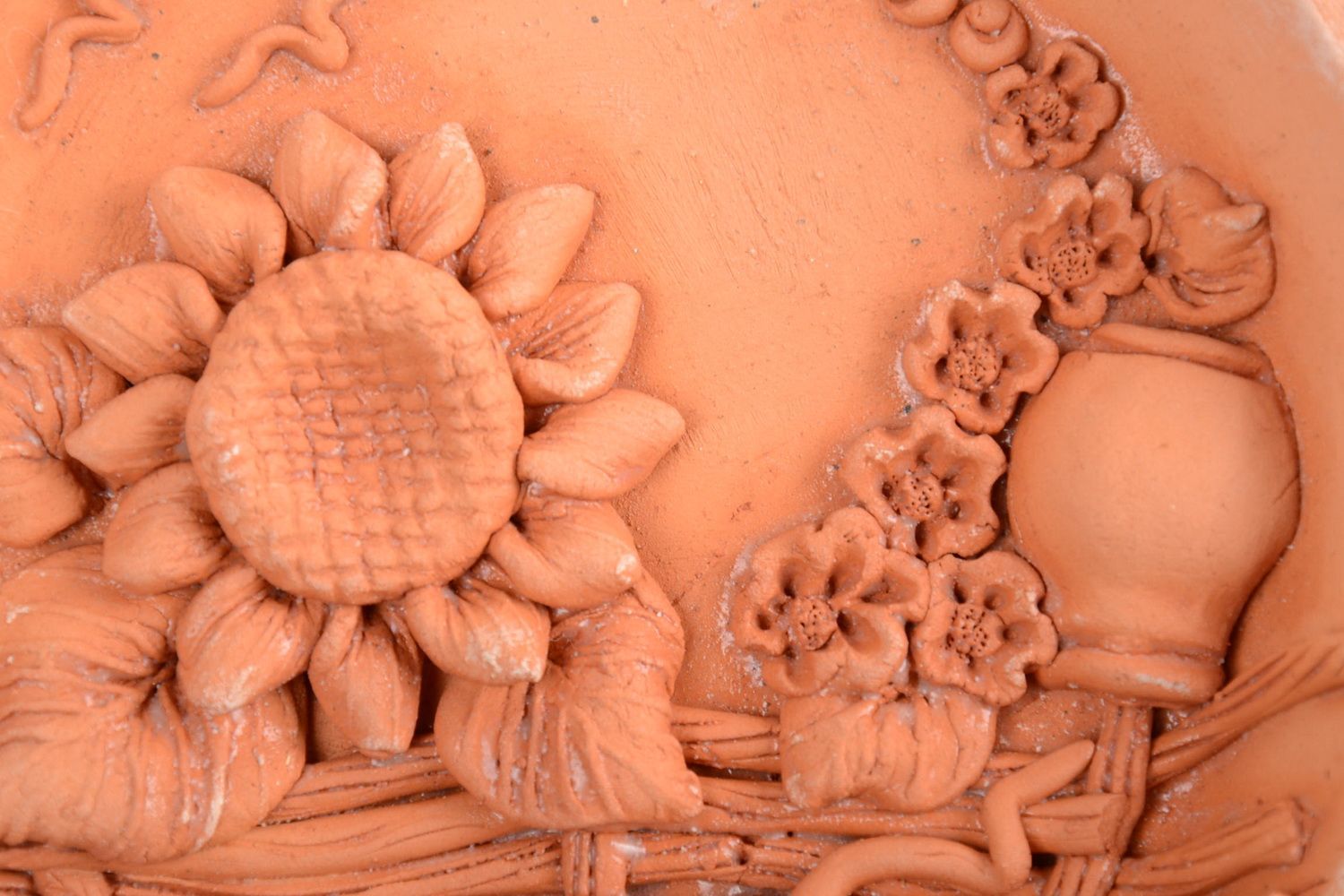 Assiette décorative en argile faite main murale en relief style ethnique photo 5
