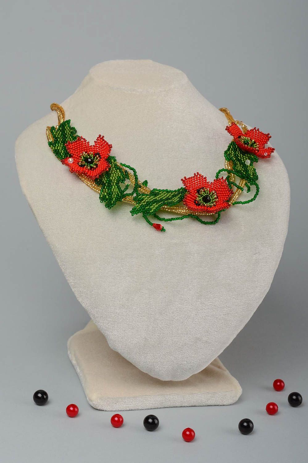 Колье из бисера украшение ручной работы ожерелье из бисера с красными маками фото 1