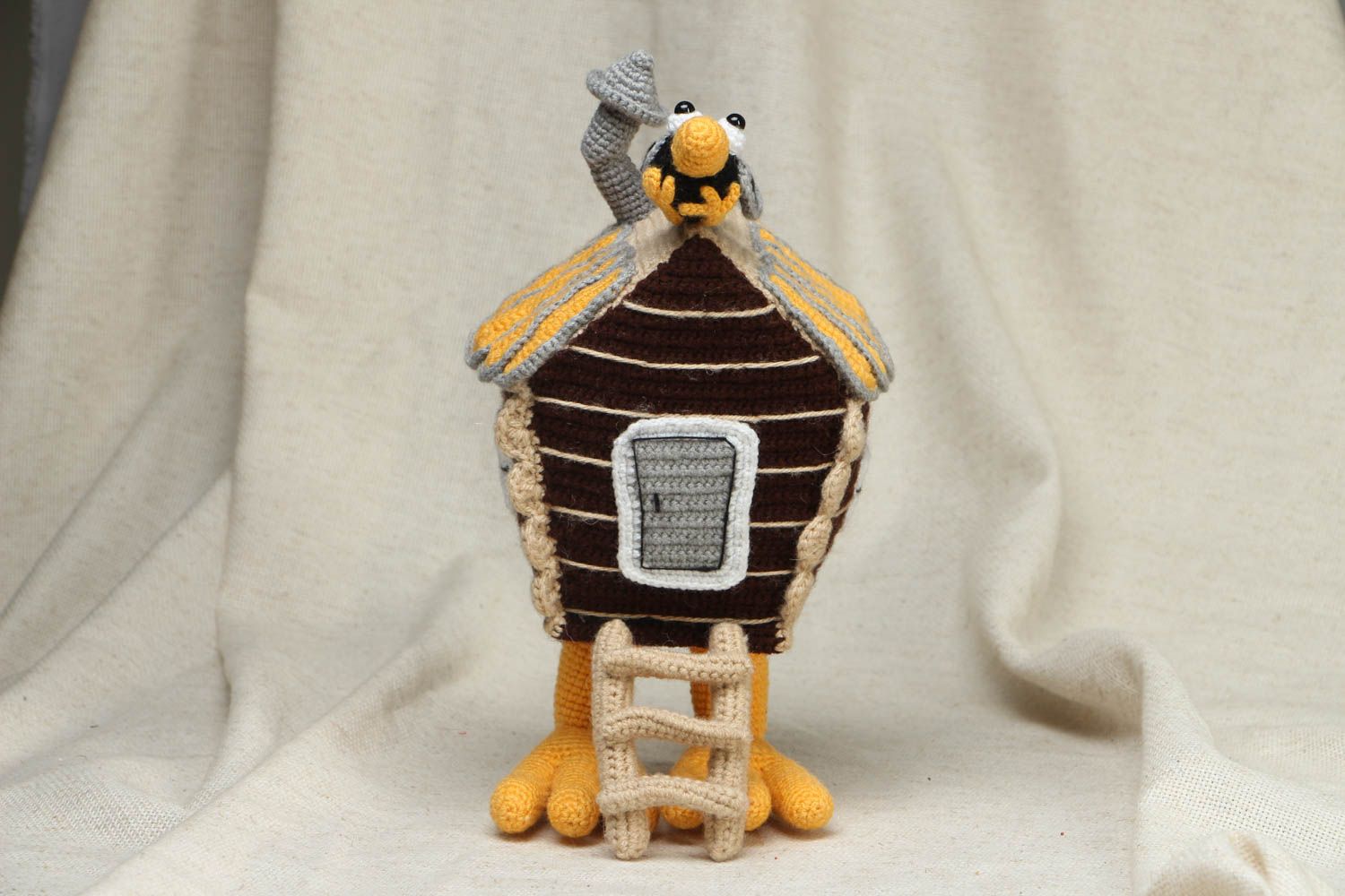 Designer crochet toy Hut on Chicken Legs photo 1