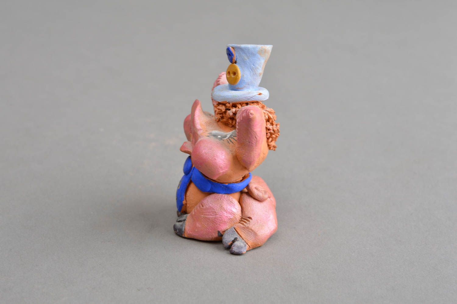 Lustige Deko Schwein Figur mit blauem Zylinderhut und Krawatte handgemacht foto 3