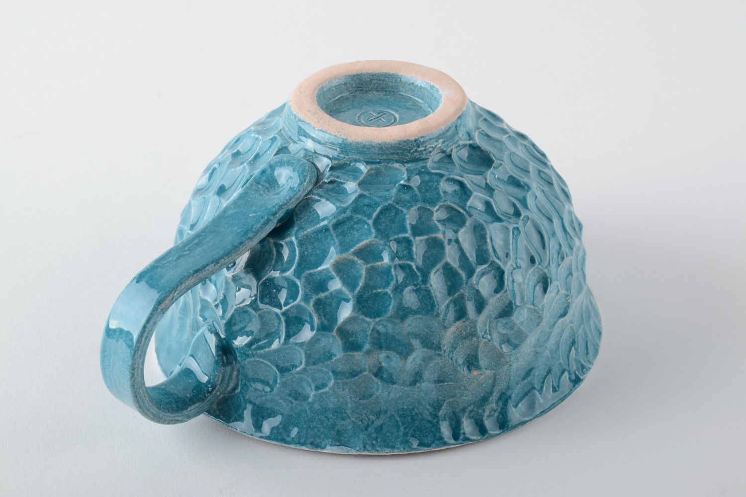 Handmade hellblaue keramische Tasse aus Ton für Tee oder Kaffe mit Glasur bedeckt foto 4