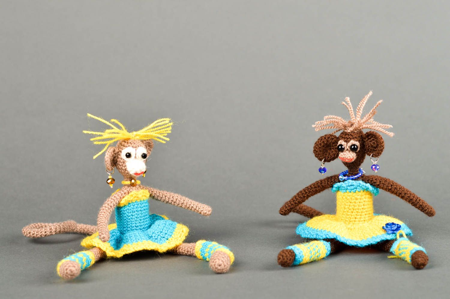 Peluches singes Jouets faits main tricotés 2 pièces Cadeau pour enfant photo 2