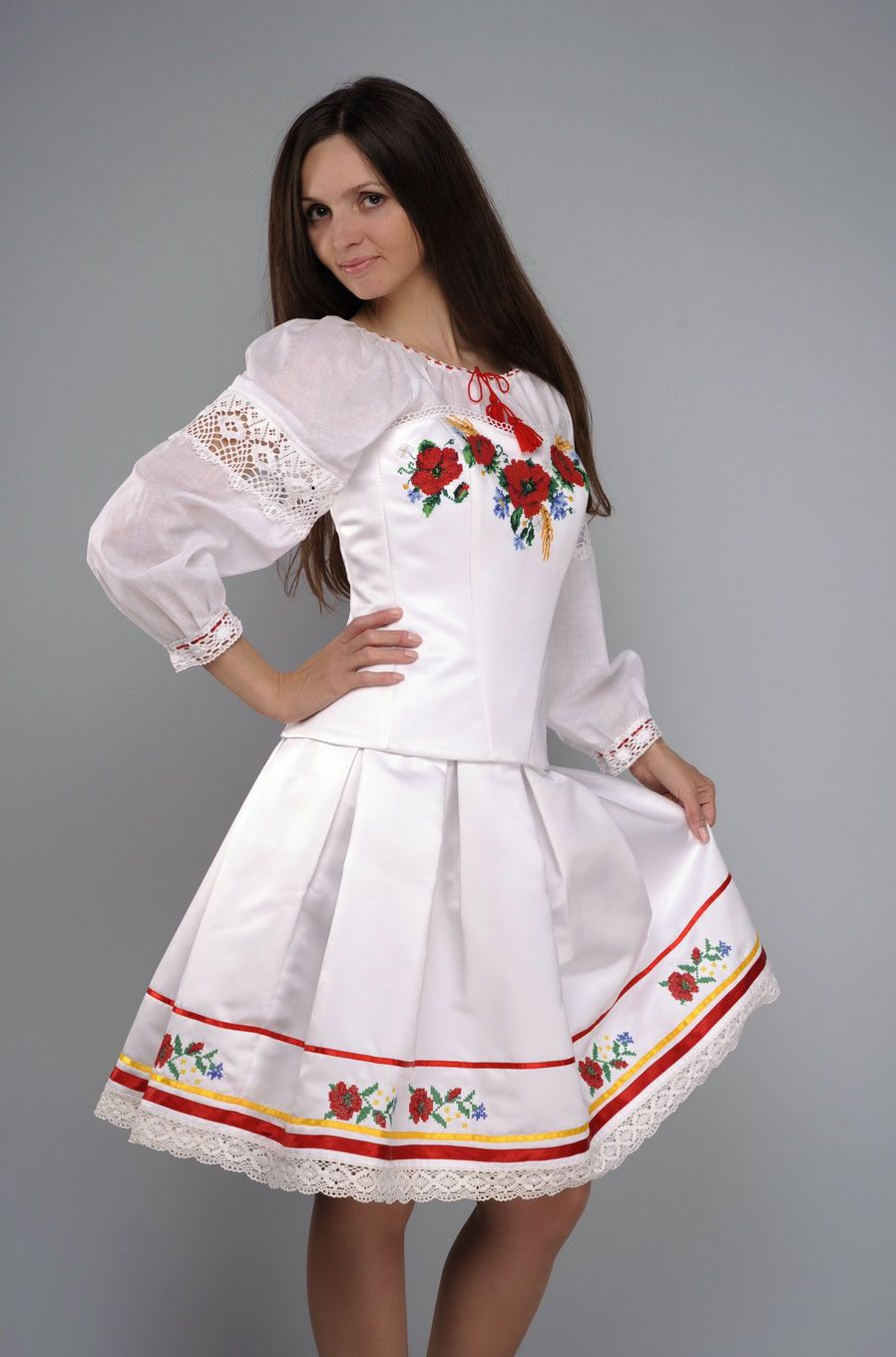 Robe corset blanche ethnique : chemise, corset et jupe  photo 4
