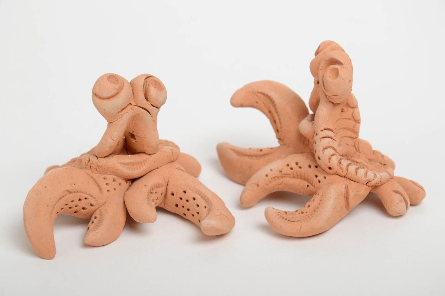 Глиняные статуэтки коричневые в виде крабов ручной работы для декора набор 2 шт фото 2
