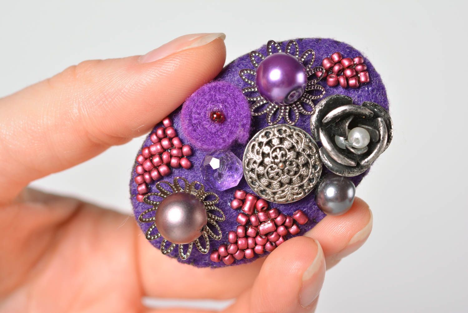 Broche violette ovale faite main Accessoire fille original Cadeau pour fille photo 3