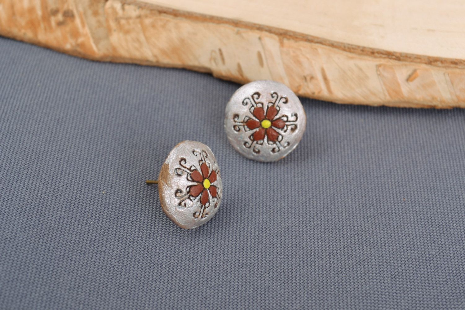 Designer round-shaped small ceramic stud earrings painted with acrylics handmade photo 1