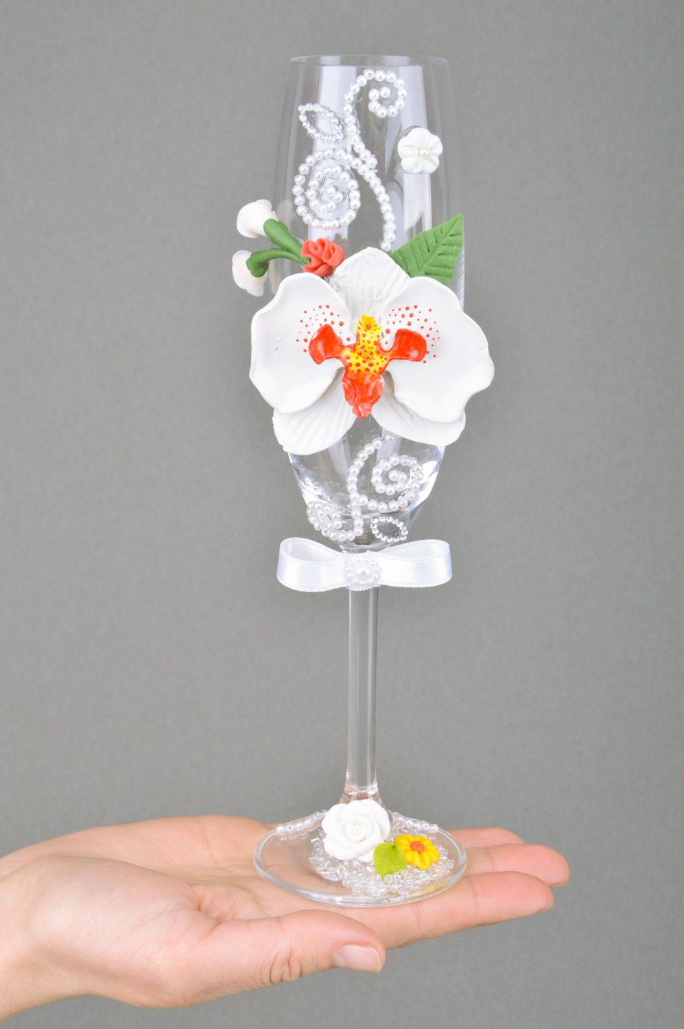 Conjunto de boda copas para boda de cristal 2 piezas con orquídeas cojín para anillos artesanales foto 3