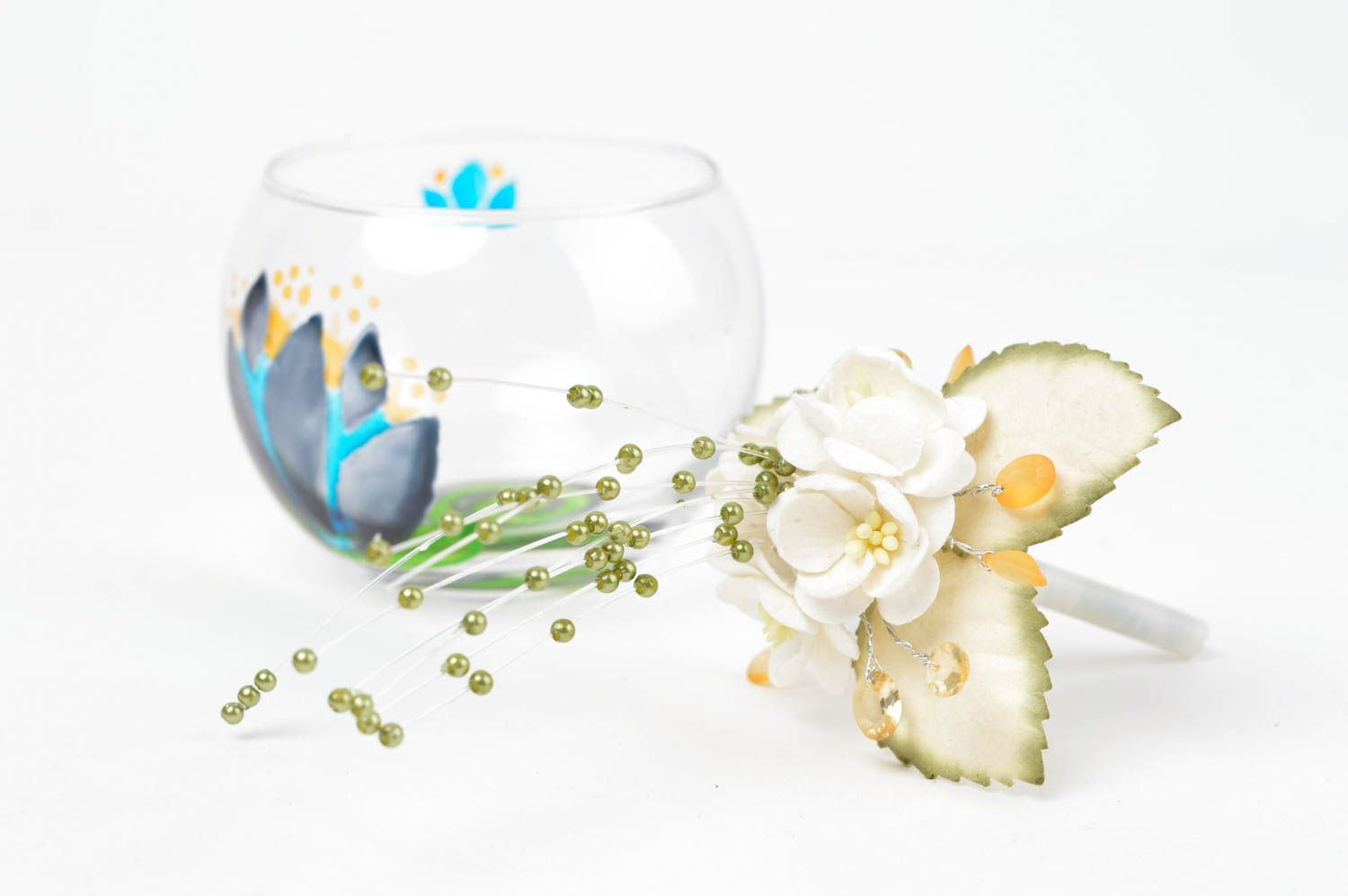 Florero de vidrio hecho a mano con flores de papel composición decorativa foto 2