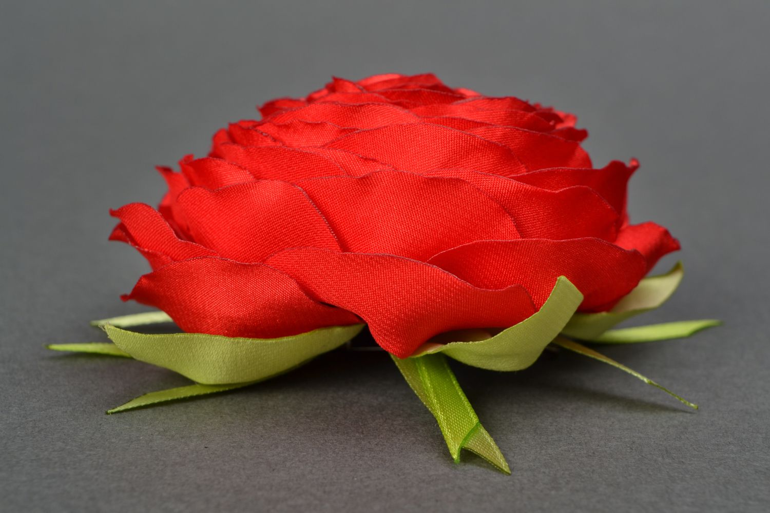 Satin ribbon brooch hair clip in the shape of red rose photo 3