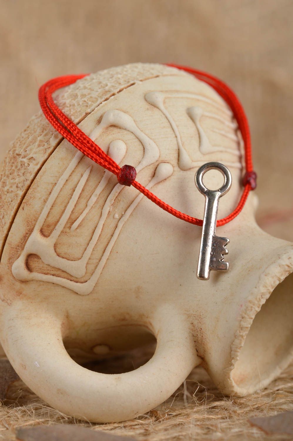 Pulsera de hilo rojo artesanal accesorio para mujer bisutería de moda Llave foto 1