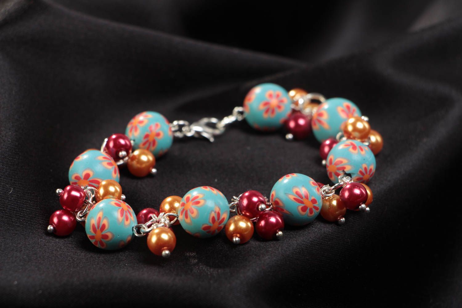 Handmade children's plastic bracelet with ceramic pearls photo 1