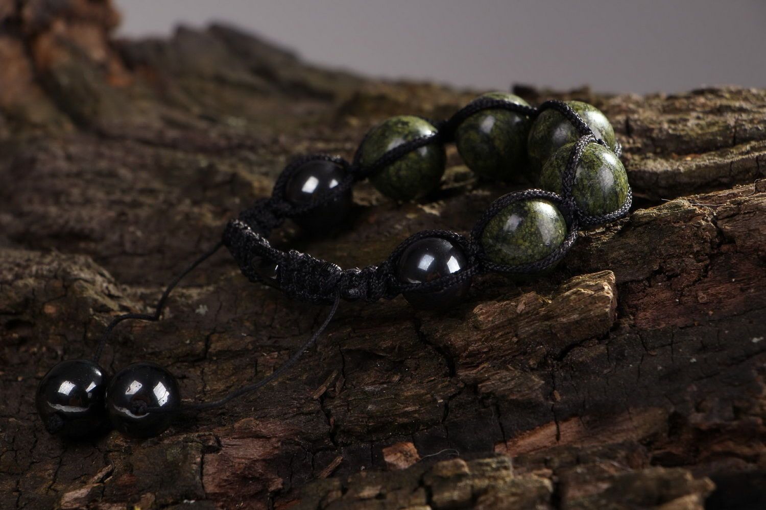 Bracelet en pierres naturelles serpentine, hématite photo 2