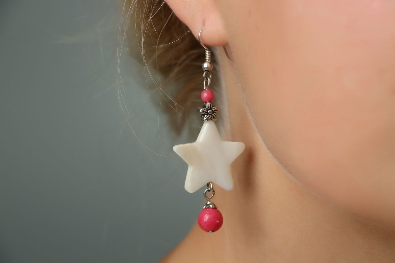 Long earrings made of pearl with coral photo 4