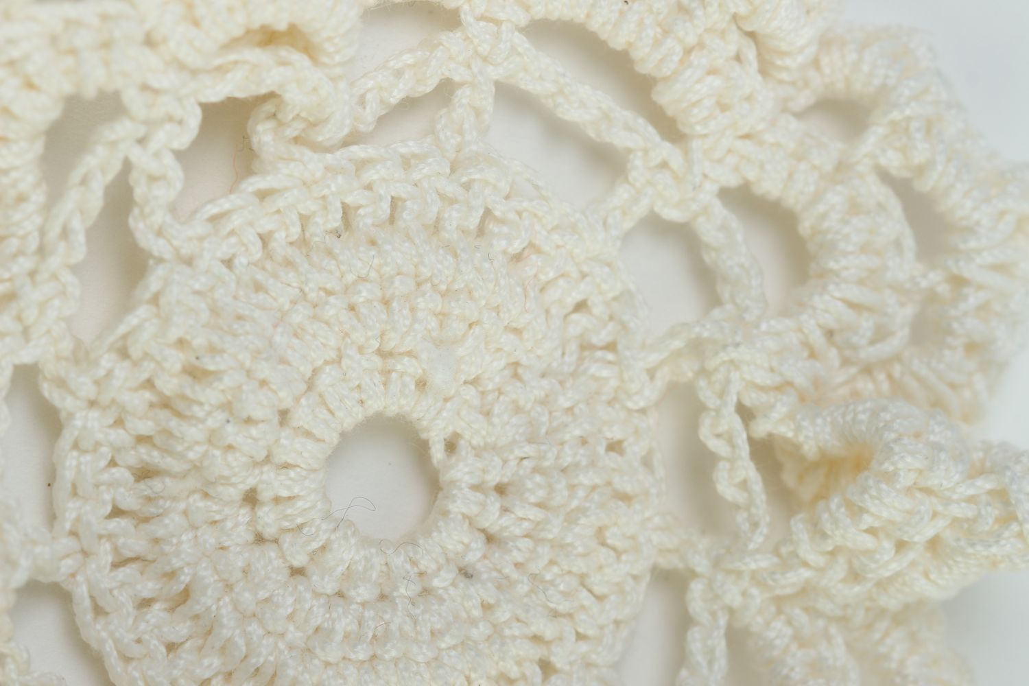 Accesorio para crear bisutería artesanal flor tejida al crochet regalo original foto 4