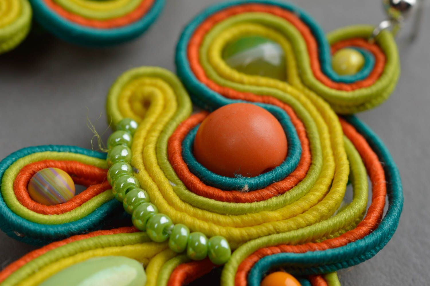 Boucles d'oreilles textiles soutache multicolores pendantes faites main photo 5
