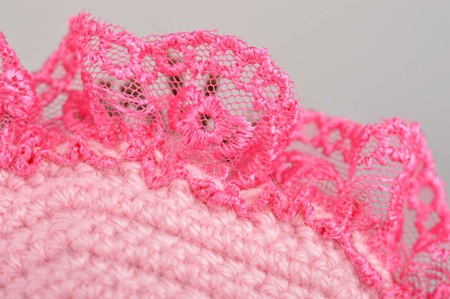 Affe gehäkeltes Kuscheltier handmade in rosa Kleidung aus Acrylfäden handgemacht foto 2