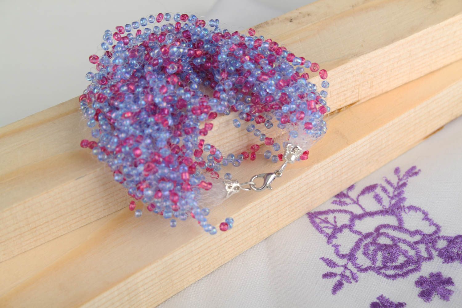 Браслет из бисера браслет ручной работы браслет-воздушка фиолетово-голубой фото 1
