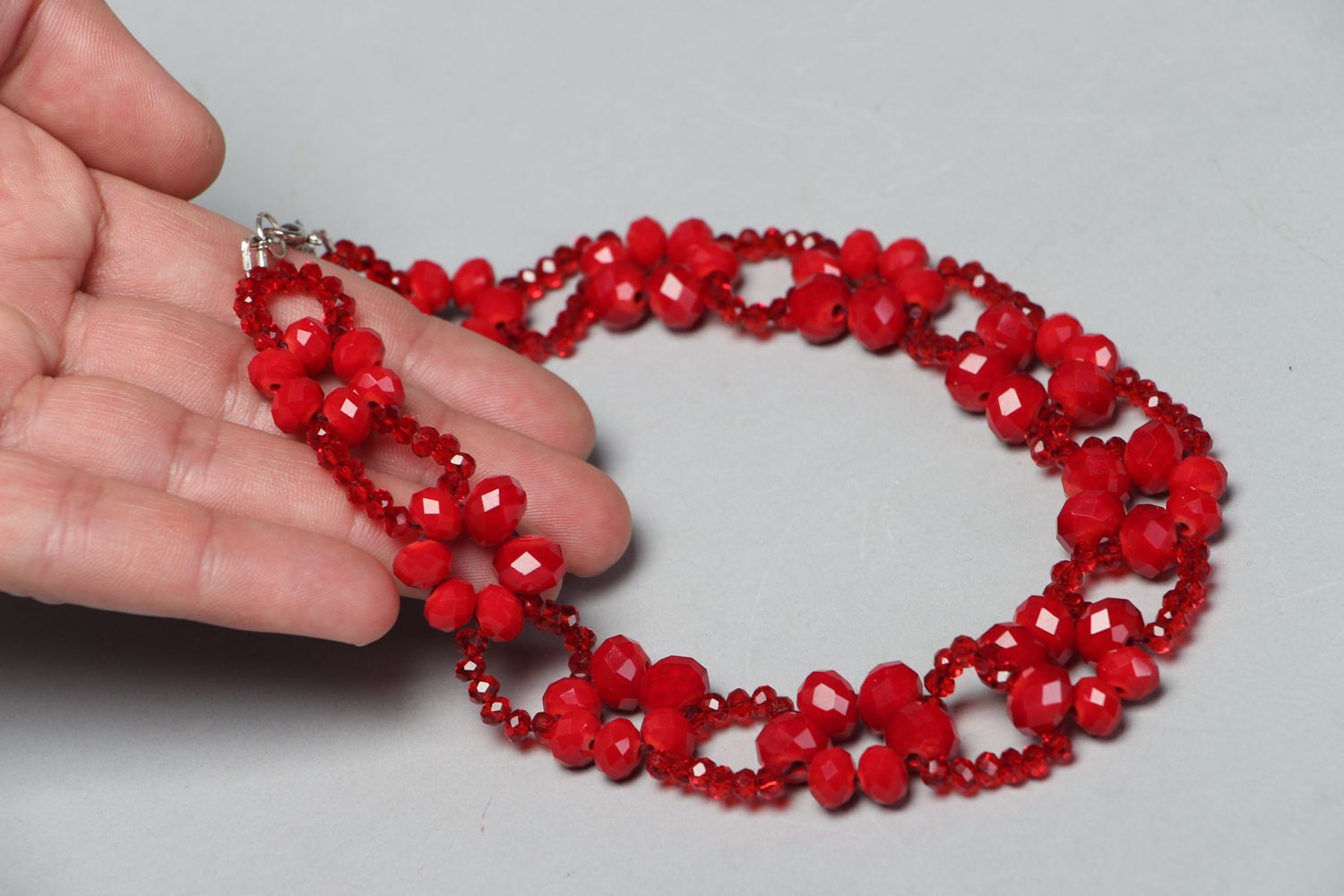 Red necklace with beads and crystal photo 4