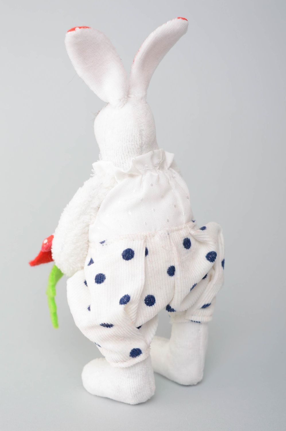 Мягкая игрушка ручной работы белый заяц с цветком  фото 3