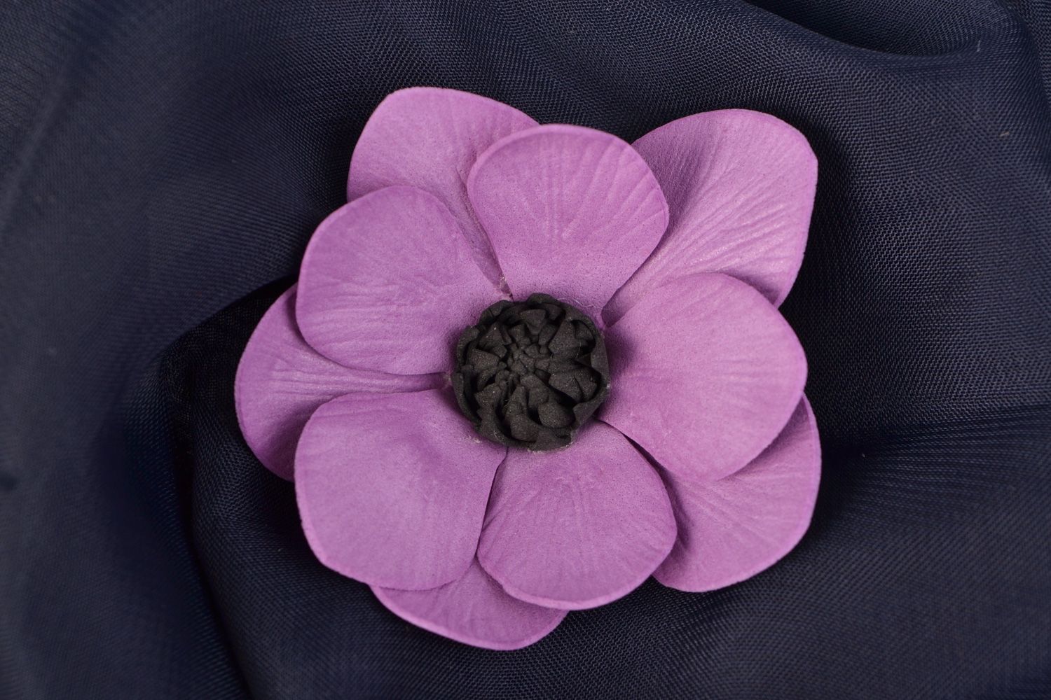 Pinza para el pelo con flor de goma EVA de color lila hecha a mano foto 1