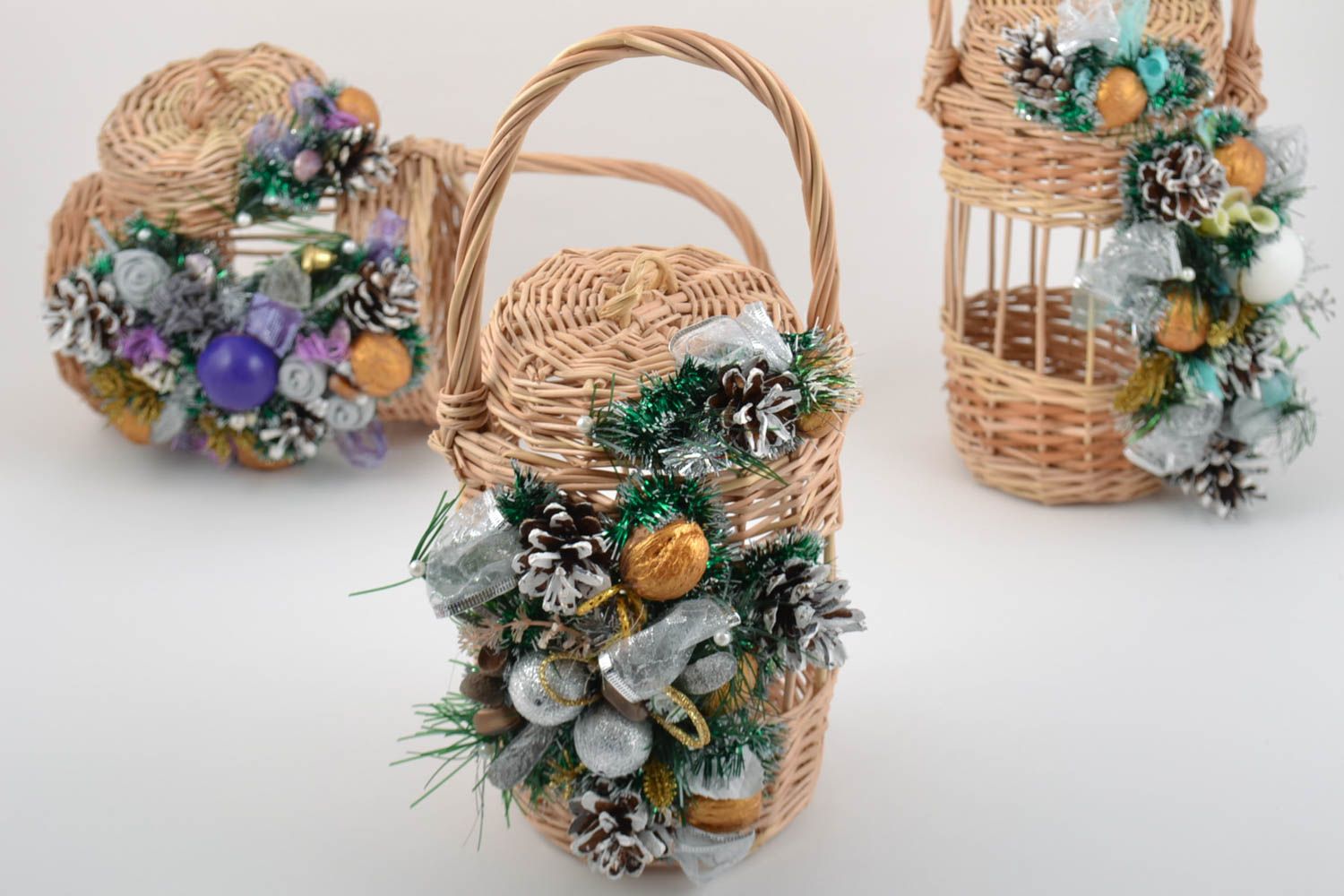 Handmade festive decorative woven Easter basket with lid for water blessing photo 1
