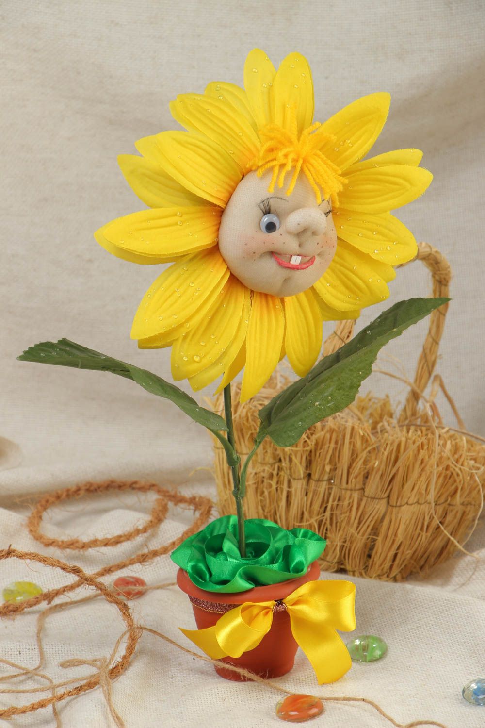 Мягкий цветок в горшке в чулочной технике для декора детской комнаты ручная работа фото 1