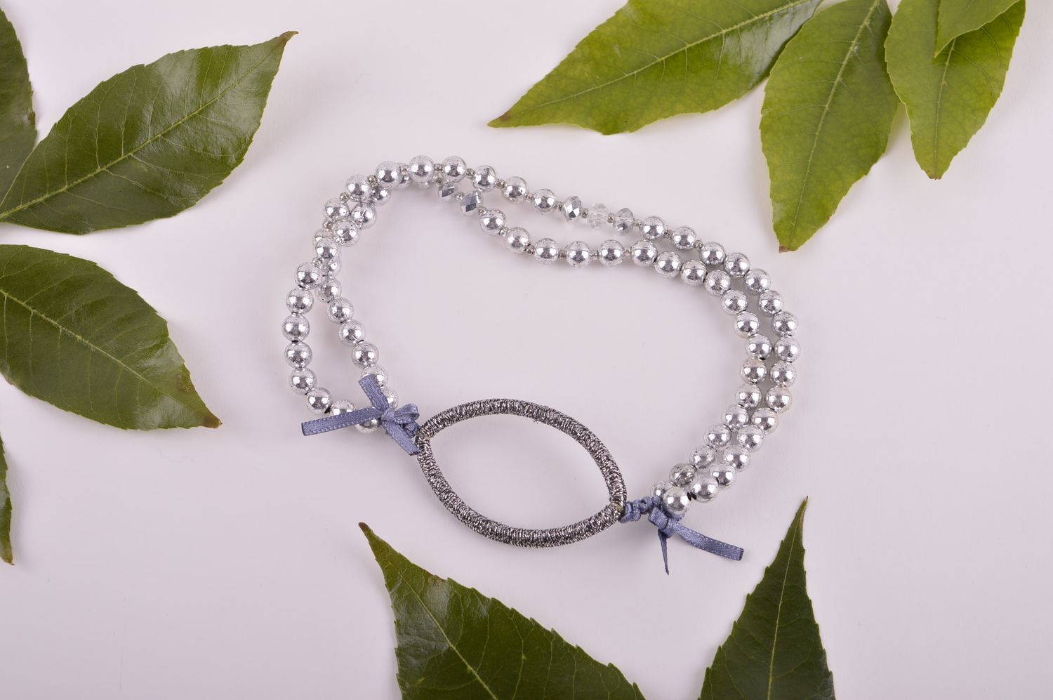 Handgemachter Schmuck Haarband mit Perlen Frauen Accessoire silbernes Haarband foto 1