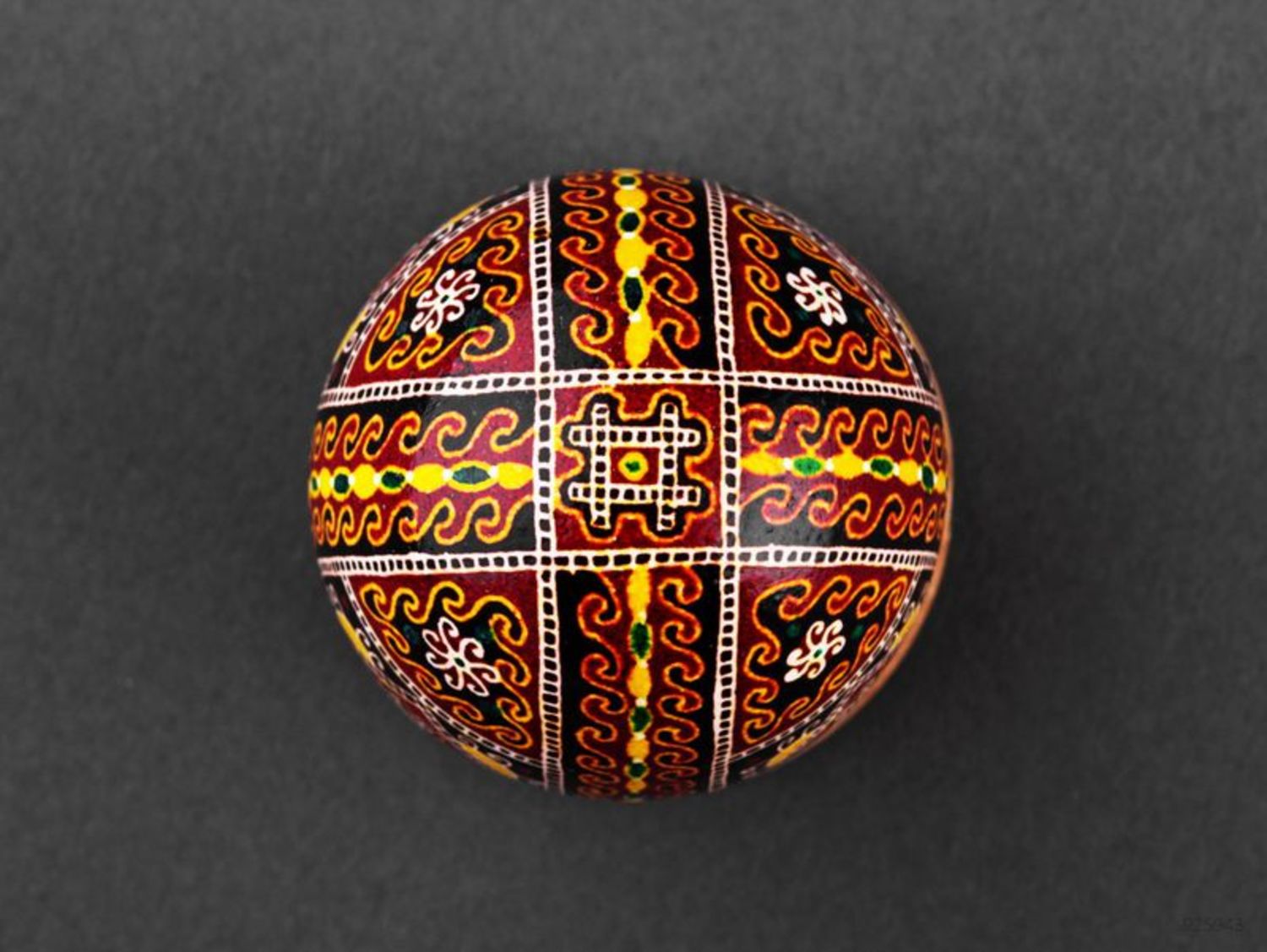 L'uovo decorativo fatto a mano L'uovo dipinto a mano L'uovo pasquale ucraino 
 foto 6