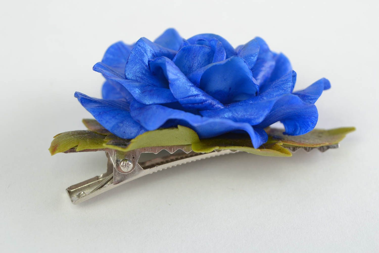 Заколка из холодного фарфора роза синяя нарядная вылепленная вручную аксессуар для волос фото 4