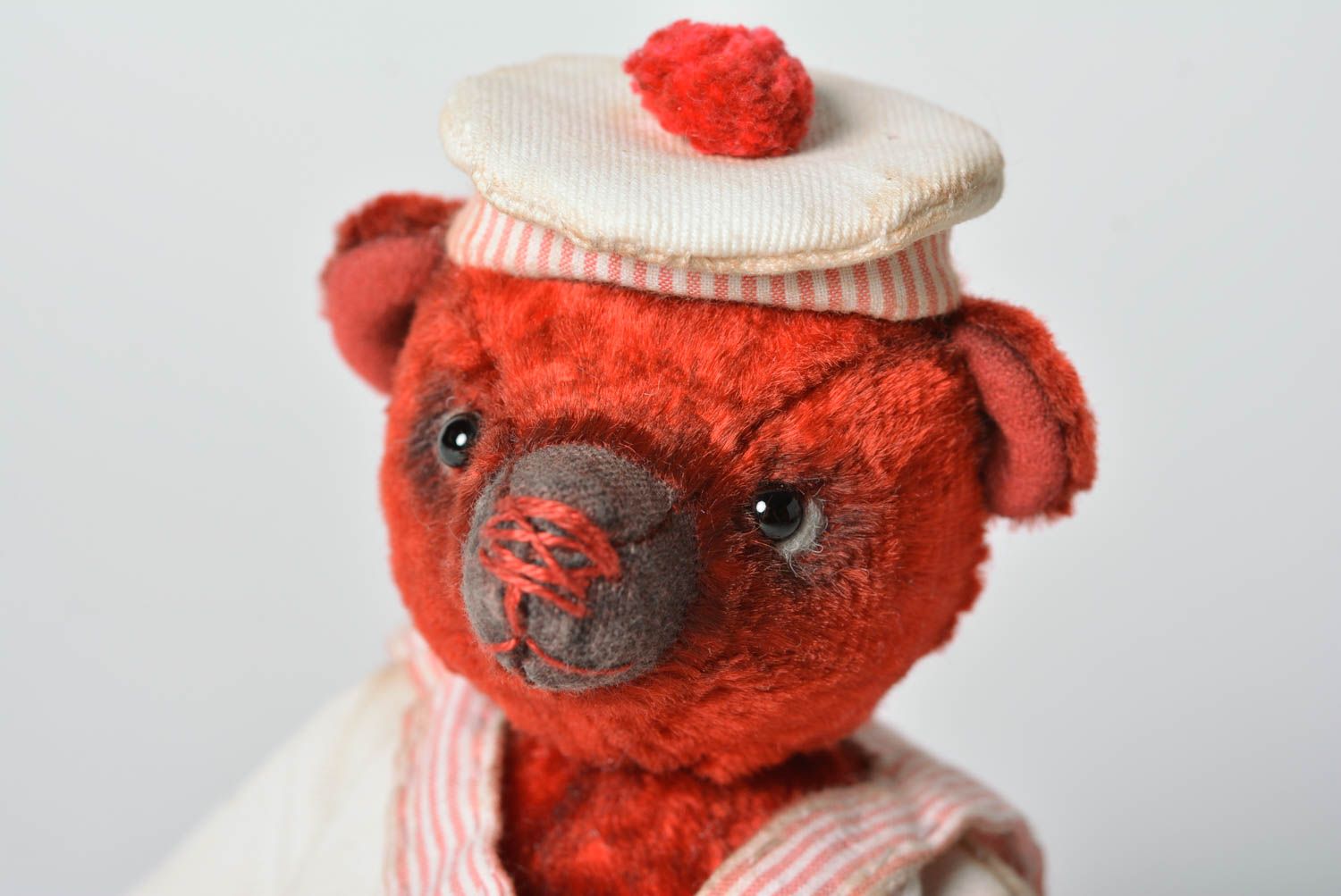 Игрушка ручной работы плюшевый мишка красный симпатичный интересный подарок фото 3