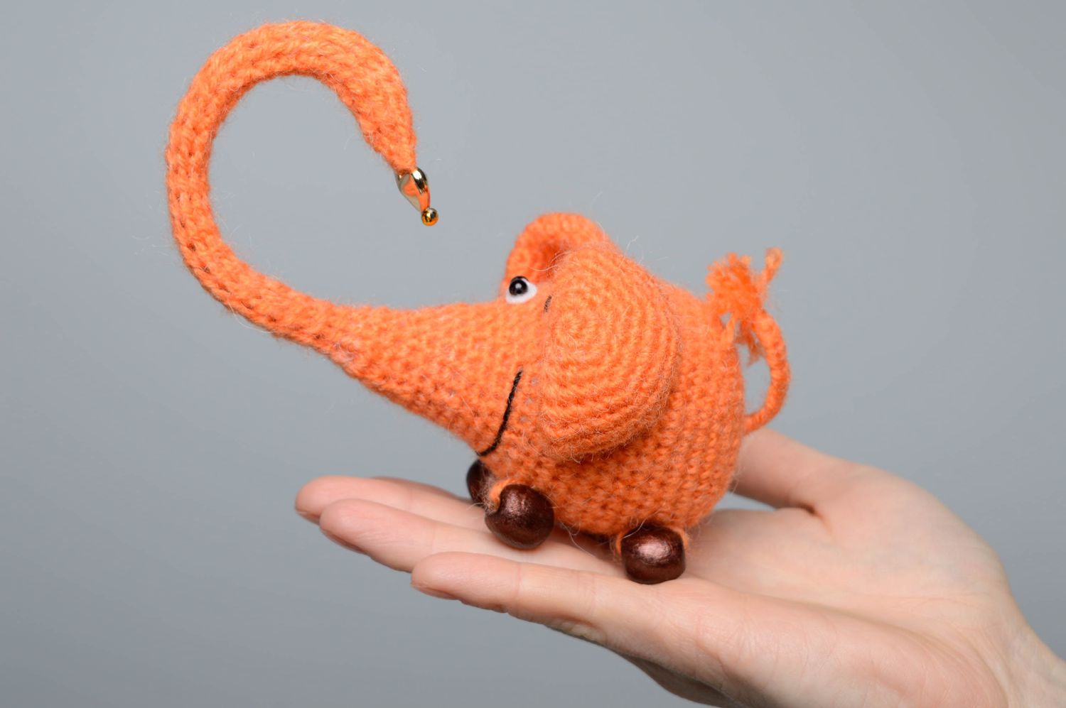 Peluche tricotée au crochet en forme d'éléphant photo 4