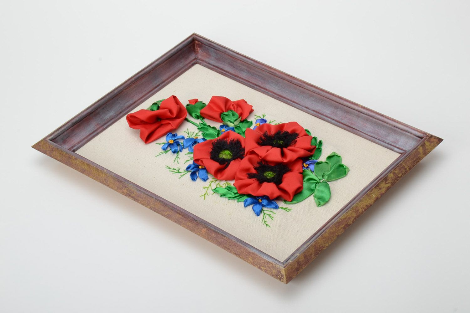 Tableau brodé aux rubans rectangulaire avec fleurs rouges fait main original photo 2