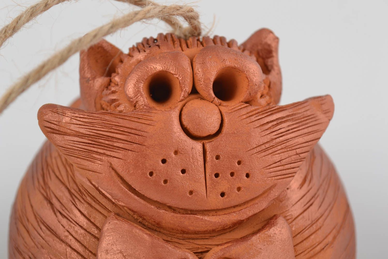 Campanello d'autore in ceramica fatto a mano a forma di gatto divertente
 foto 5