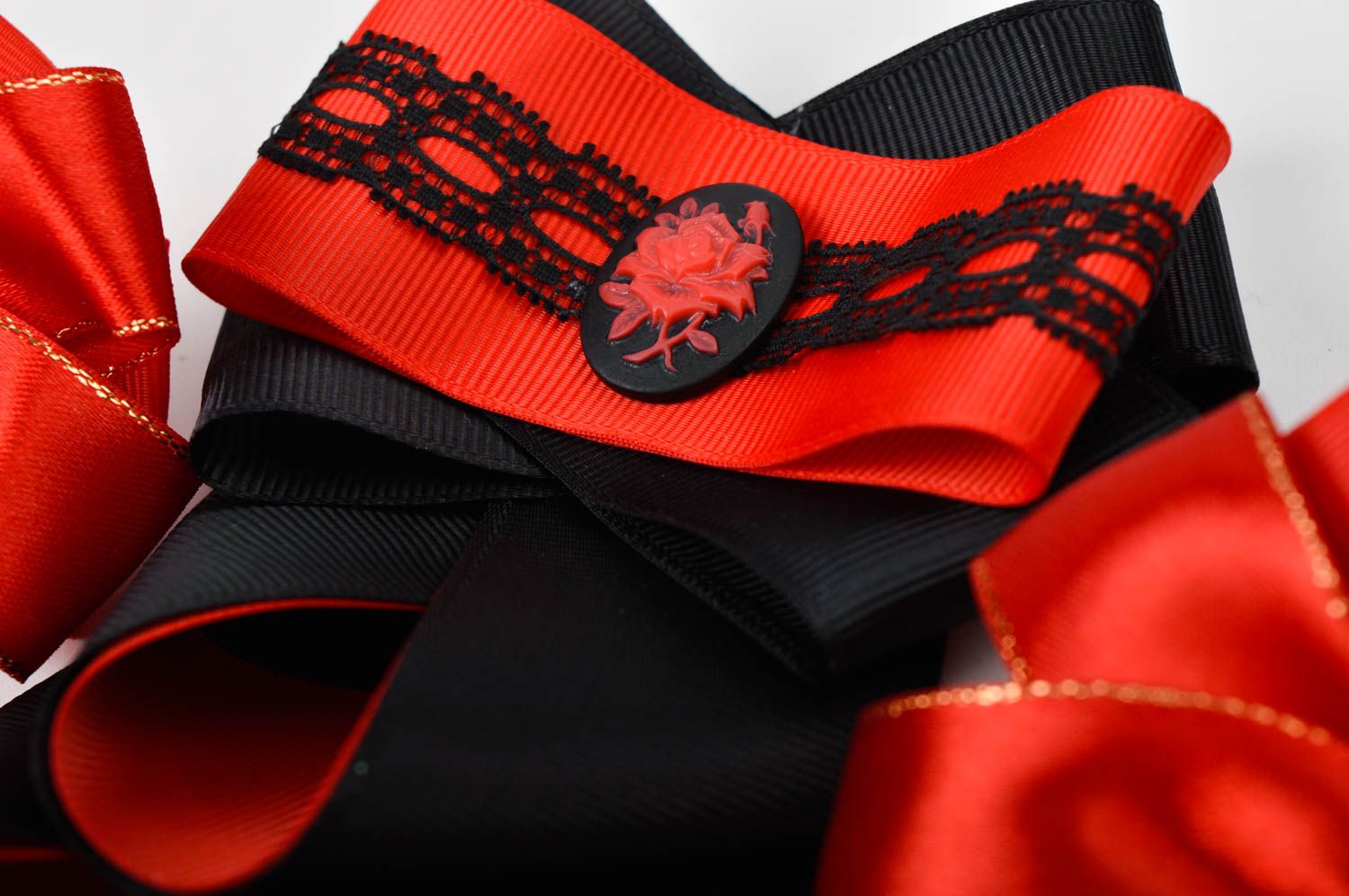 Детские украшения галстук ручной работы детские резинки красно черные красивые фото 4