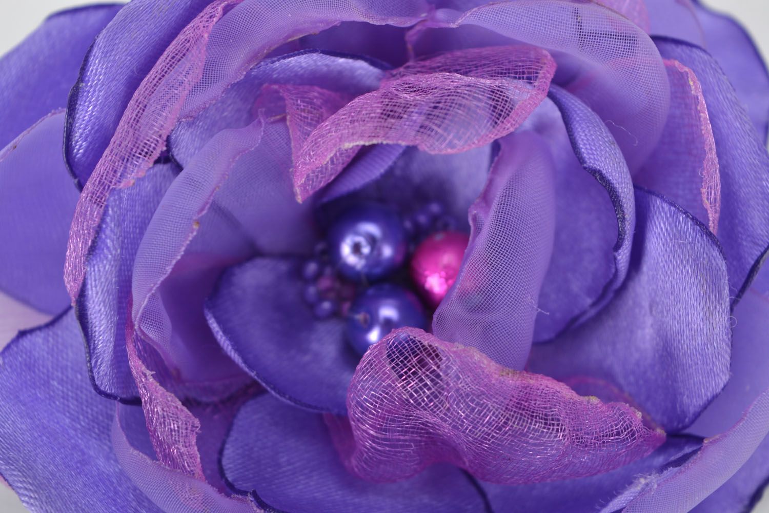 Broche de tecido feito à mão em forma da flor Mistério foto 3