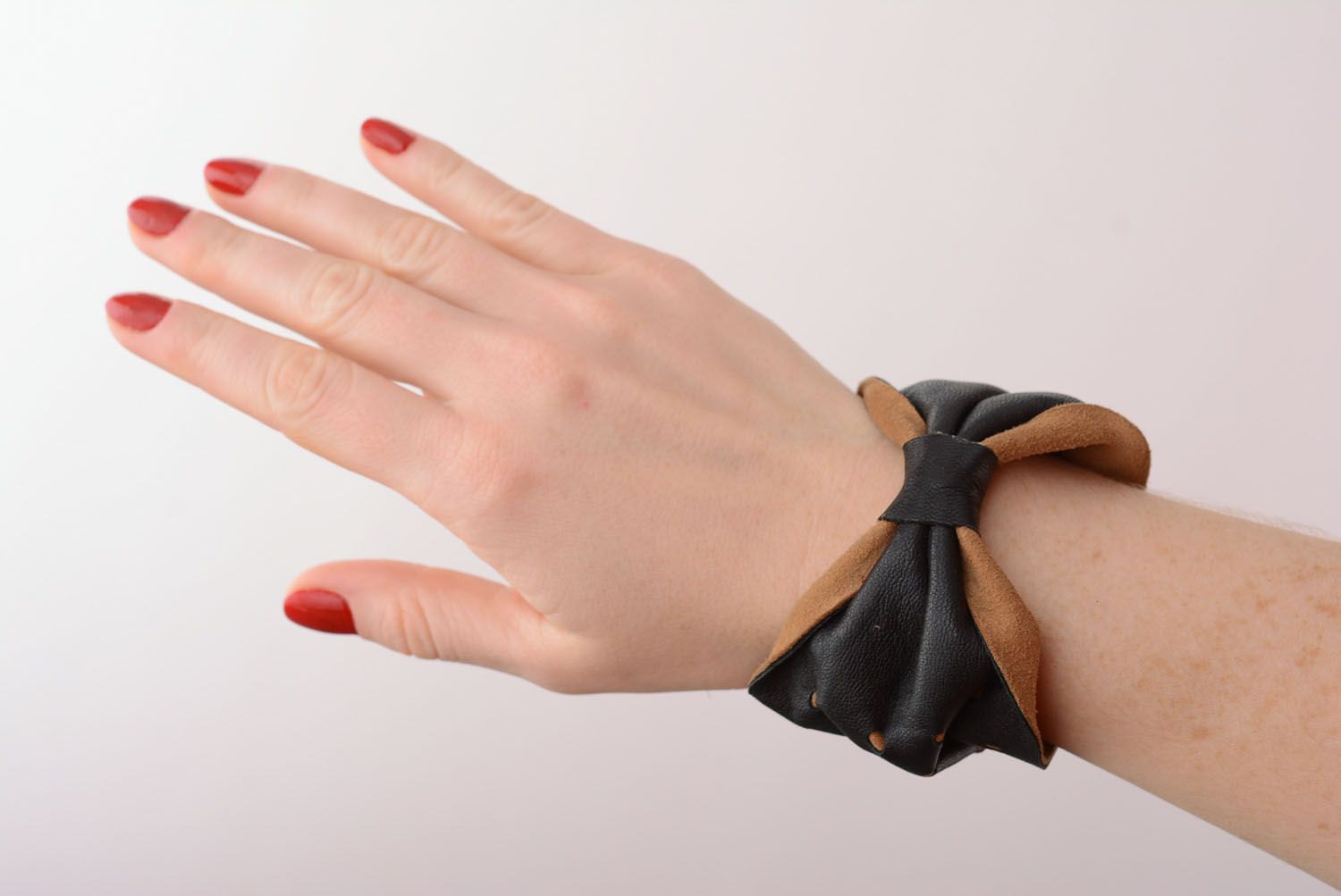 Bracelet fait main en cuir naturel pour femme photo 1