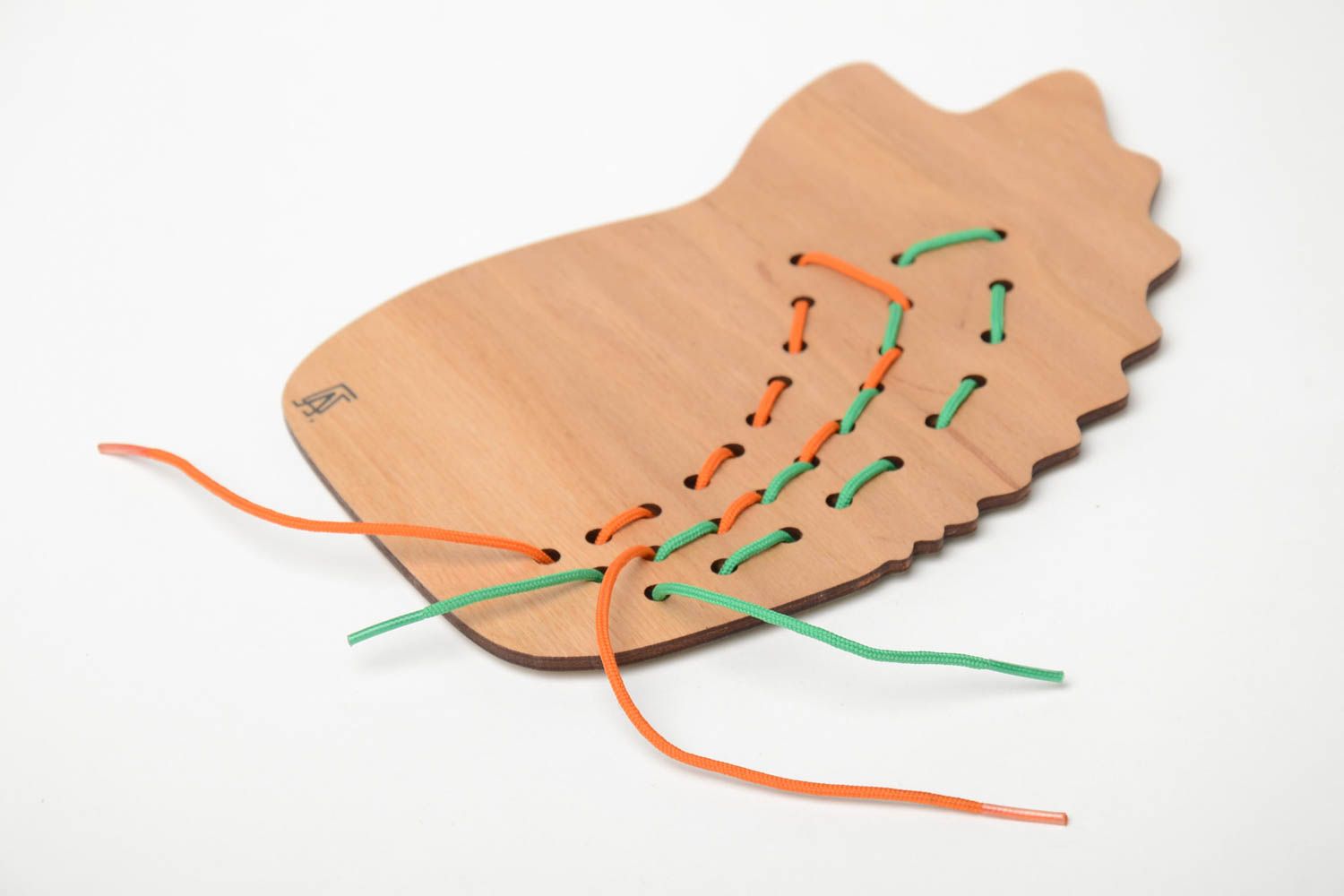 Originelles Holz Spielzeug Igel handmade mit Schnürung für Kleinkinder Lernspiel foto 3